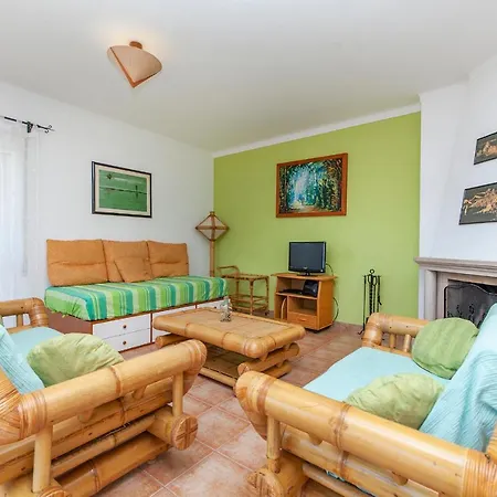 Feia-traia Vestfuse Guest house Lagos